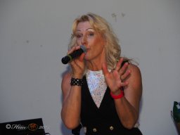 Künstler helfen Kinder - Mit Musik zur Menschlichkeit